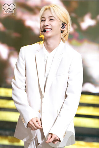 Shining Star: Jeonghan's Dazzling Performance at MCountdown 🌟