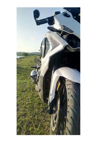 Pulsar RS 200: The Sporty Companion for Adventure! 🏍️✨