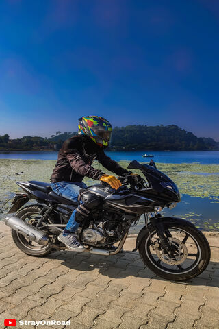 Pulsar 220F: The Ultimate Ride for Adventure Seekers! 🏍️✨