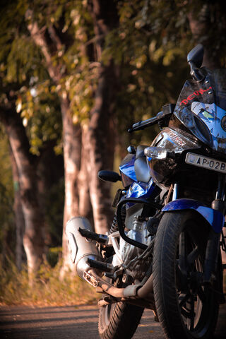 Bajaj Pulsar 220F: The Ultimate Ride for Adventure! 🏍️✨