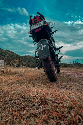 The Thrill of the Ns 200: Ready to Ride! 🏍️✨