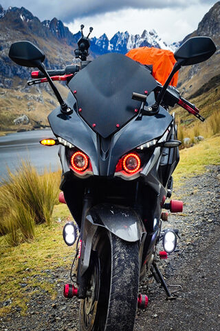 Pulsar RS 200: The Ultimate Sportbike Adventure 🏍️✨