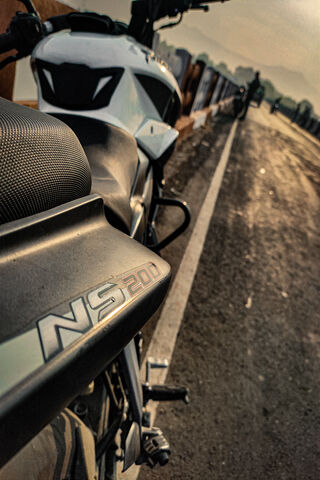 Ride the Pulsar NS200: Power Meets Style! 🏍️✨