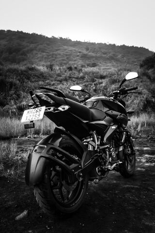 Pulsar NS 200: The Ultimate Ride for Adventure Seekers 🏍️✨