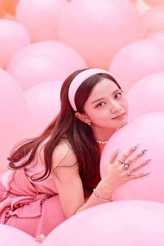 Jisoo's Dreamy Pink Paradise 🌸✨