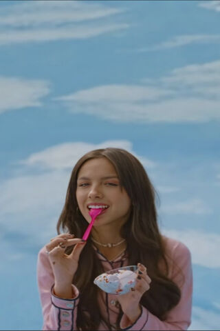 Sweet Moments with Olivia Rodrigo 🍦✨