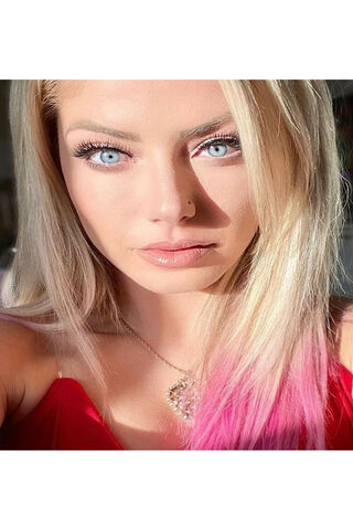 Glimmering Charisma: WWE's Alexa Bliss 🌟