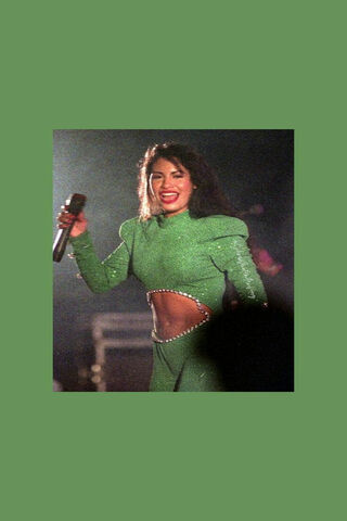 Selena: The Iconic Performance