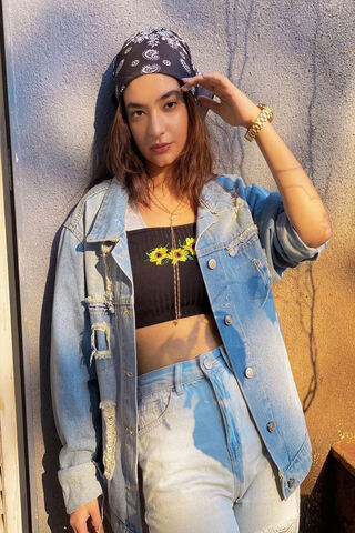 Anushka Sen: A Trendy Vibe 🌼✨