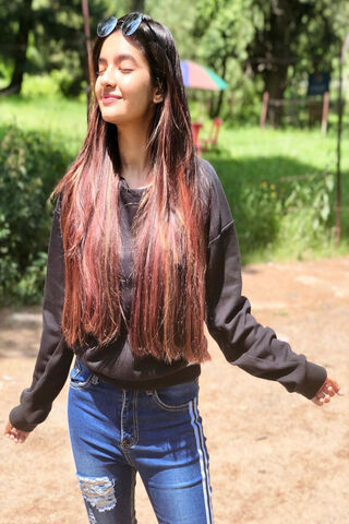 Sunshine Vibes with Anushka Sen ☀️✨