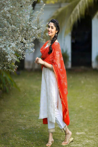 Elegance in Tradition: Krithi Shetty's Graceful Style