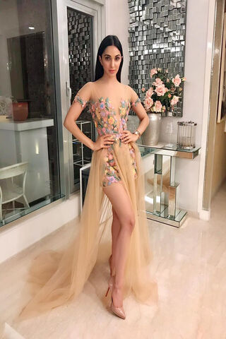 Elegance in Bloom: A Stunning Fashion Moment