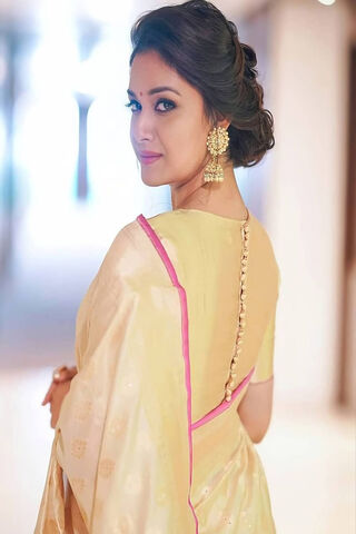 Elegance in Tradition: Keerthi Suresh Shines in Ethnic Wear ✨