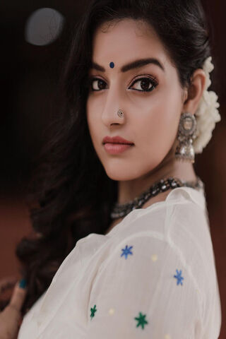 Elegance in Tradition: Malavika Menon Shines