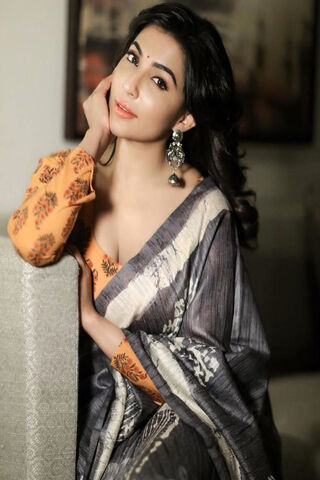 Elegance Personified: Parvati Nair in Traditional Splendor ✨