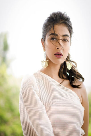 Elegance in Motion: Pooja Hegde's Stunning Look