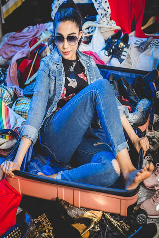 Fashion Chaos: Parvati Nair's Stylish Adventure 🌟🧳