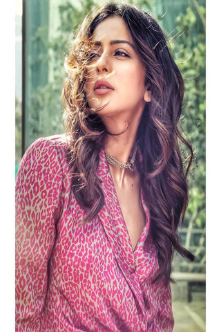 Rakul Preet Singh: A Glimpse of Glamour 🌟