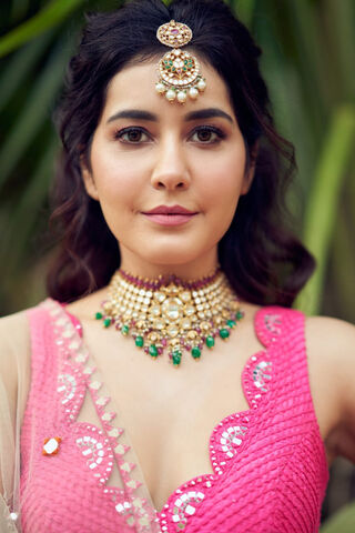 Radiant Elegance: The Charm of Raashi Khanna