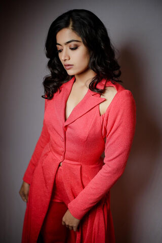 Radiant Elegance: A Fas..