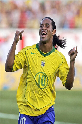 The Joy of Football: Ronaldinho's Iconic Celebration ⚽🎉