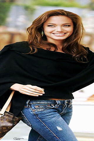 Elegance in Every Smile: The Charisma of Angelina Jolie