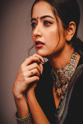 Elegance Personified: Ashika Ranganath's Timeless Beauty