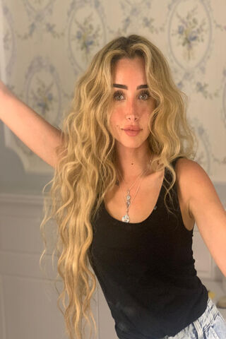 Radiant Beauty: The Essence of Hannah Elzahed 🌟