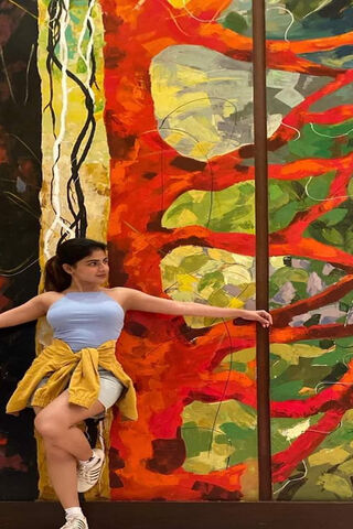 Vibrant Vibes: Iswarya Menon in Artful Surroundings 🎨✨