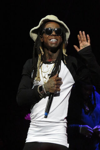 🎤 Lil Wayne: The Hip-Hop Legend in Action! 🎶