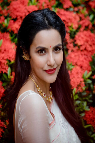 Radiant Elegance: Priya Anand in Bloom 🌸