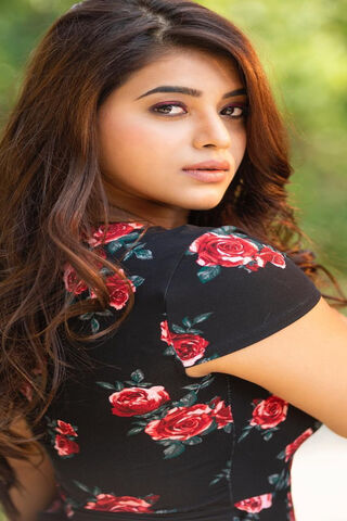 Radiant Beauty: The Charm of Yamini Bhaskar 🌹