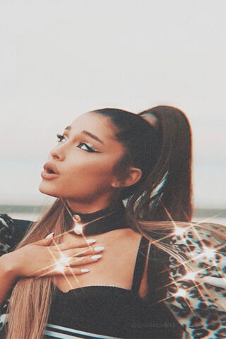 Ariana Grande: A Star i..