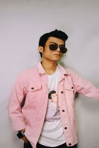 Billy Surya Dilaga: The Trendsetter in Pink 🌟