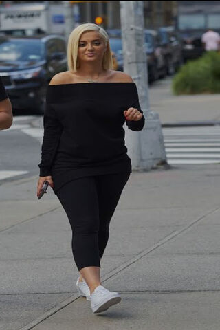 Bebe Rexha: Strutting in Style! 🌟