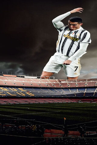 Cristiano Ronaldo: The Giant of Football ⚽️🏟️