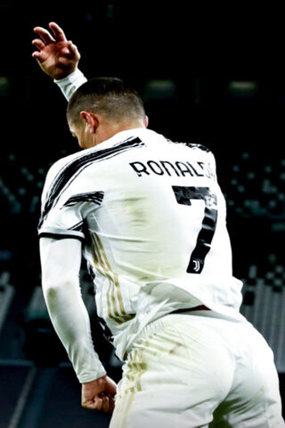 The Iconic CR7 Celebration 🎉⚽