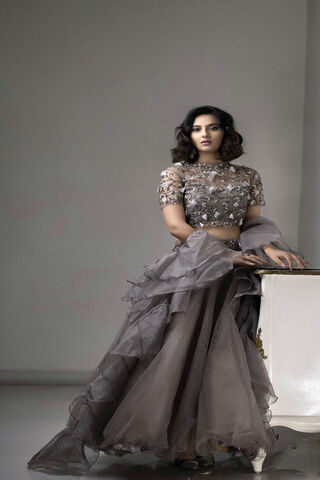 Elegance in Gray: Isha Chawla's Stunning Look
