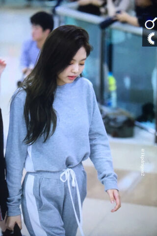 Casual Chic: Jennie's Effortless Style