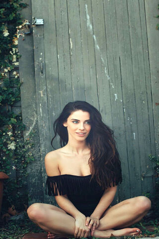 Charming Moments: A Glimpse of Elegance