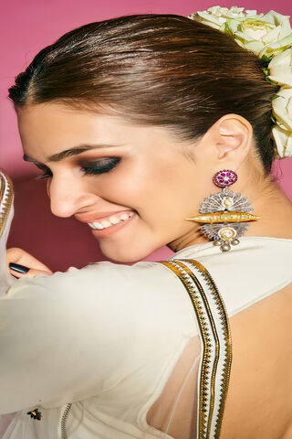 Elegance in Every Detail: A Glimpse of Kriti Sanon