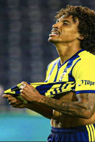 Passion on the Pitch: Luiz Gustavo Dias