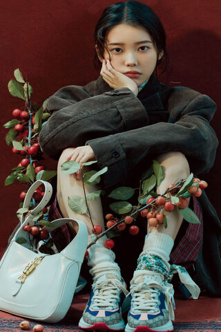 Charming Elegance: IU's Unique Style 🌟