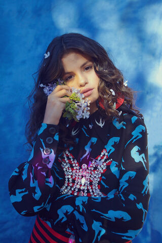 Chic Elegance: A Floral Touch 🌸✨