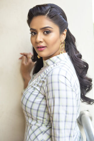 Sreemukhi: The Epitome of Elegance 🌟
