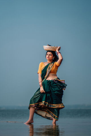 Sasha Singh: Embracing Tradition with Grace 🌊✨