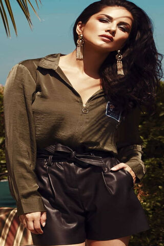 Sunny Vibes: A Fashion Icon Shining Bright