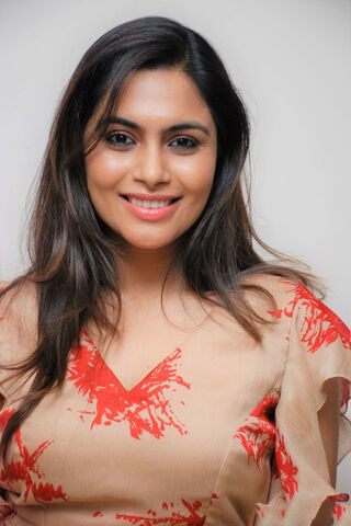 The Radiant Charm of Sonu Gowda 🌟