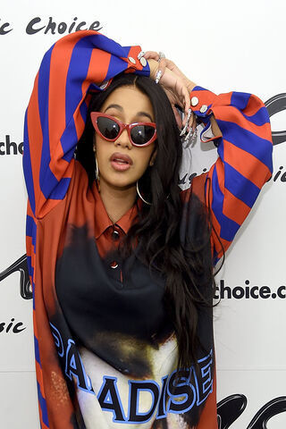 Cardi B: The Queen of Bold Fashion 👑✨
