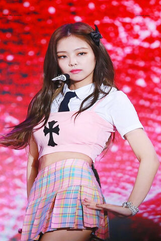 Stage Star: Jennie's Captivating Performance 🌟